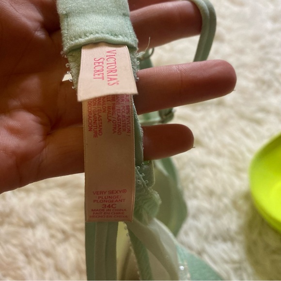 Victoria’s Secret 34C bra bundle - Picture 9 of 11